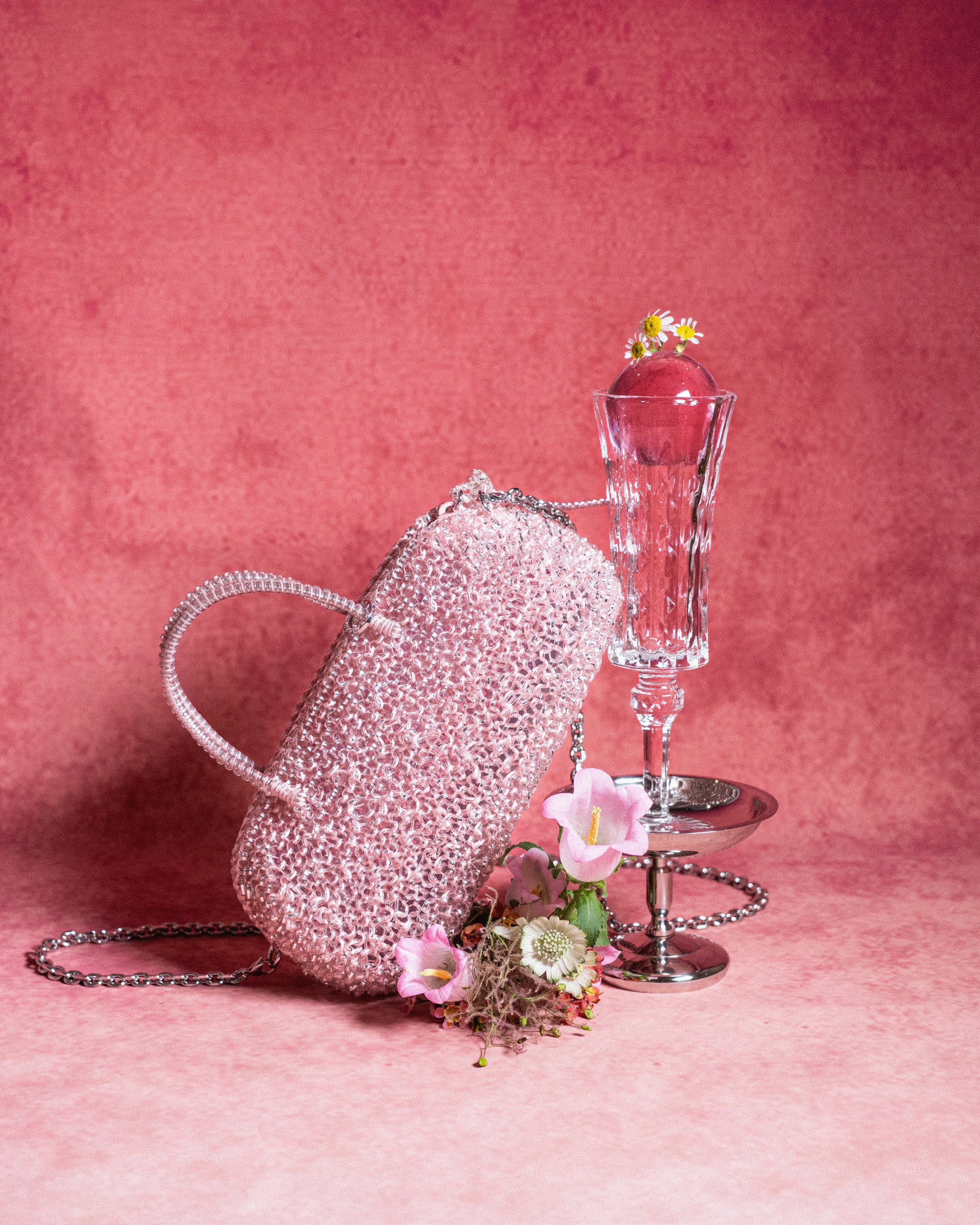 ANTEPRIMA_WIREBAG_CONFETTO_PB25SZ66AJ_Crossbody_Bag_Small_silver-flamingo-pink_mood1