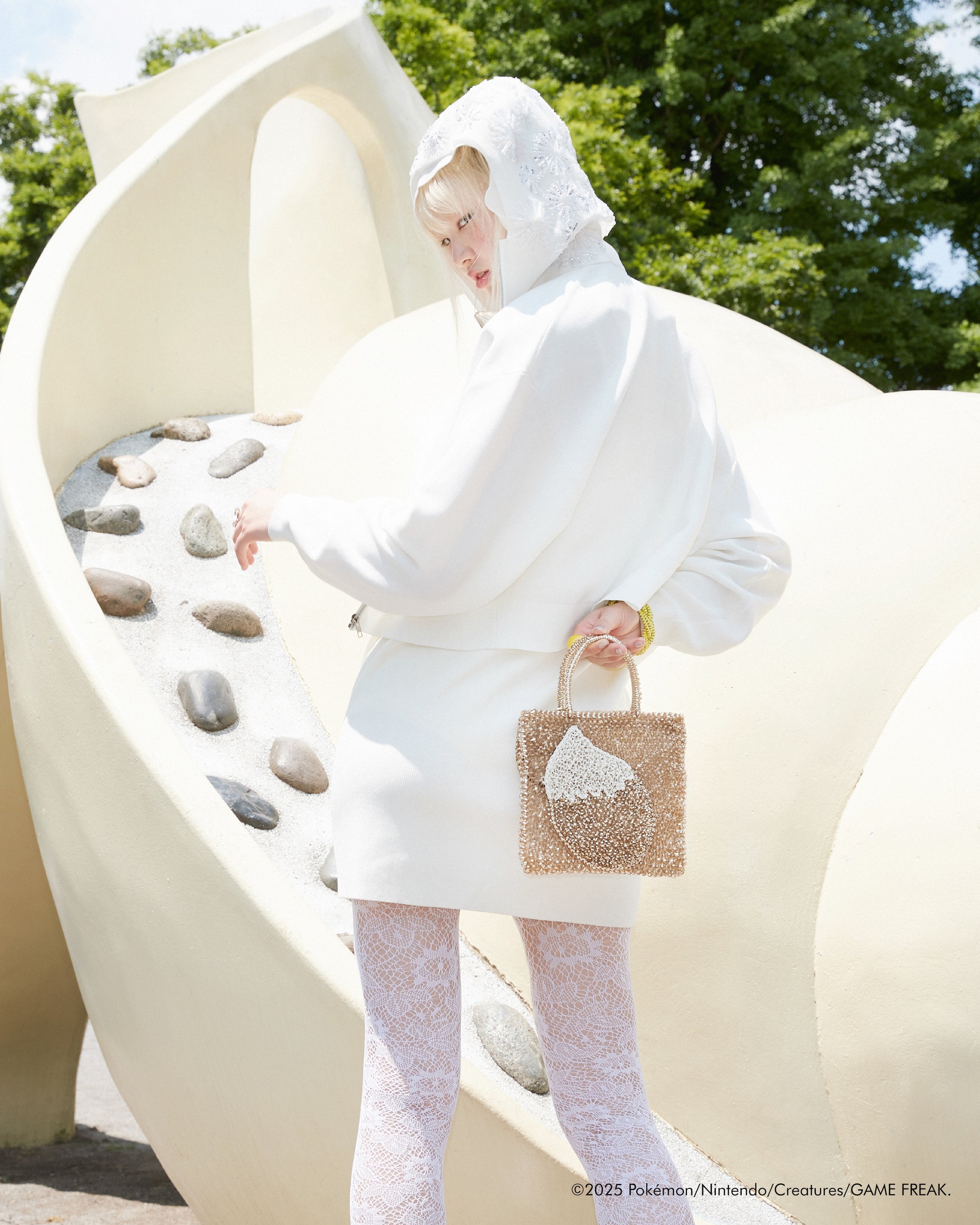 ANTEPRIMA_WIREBAG_POKEMON_EEVEE_PB25FPM0LZ_STANDARD_Z_Crossbody_golden-yellow_model_2