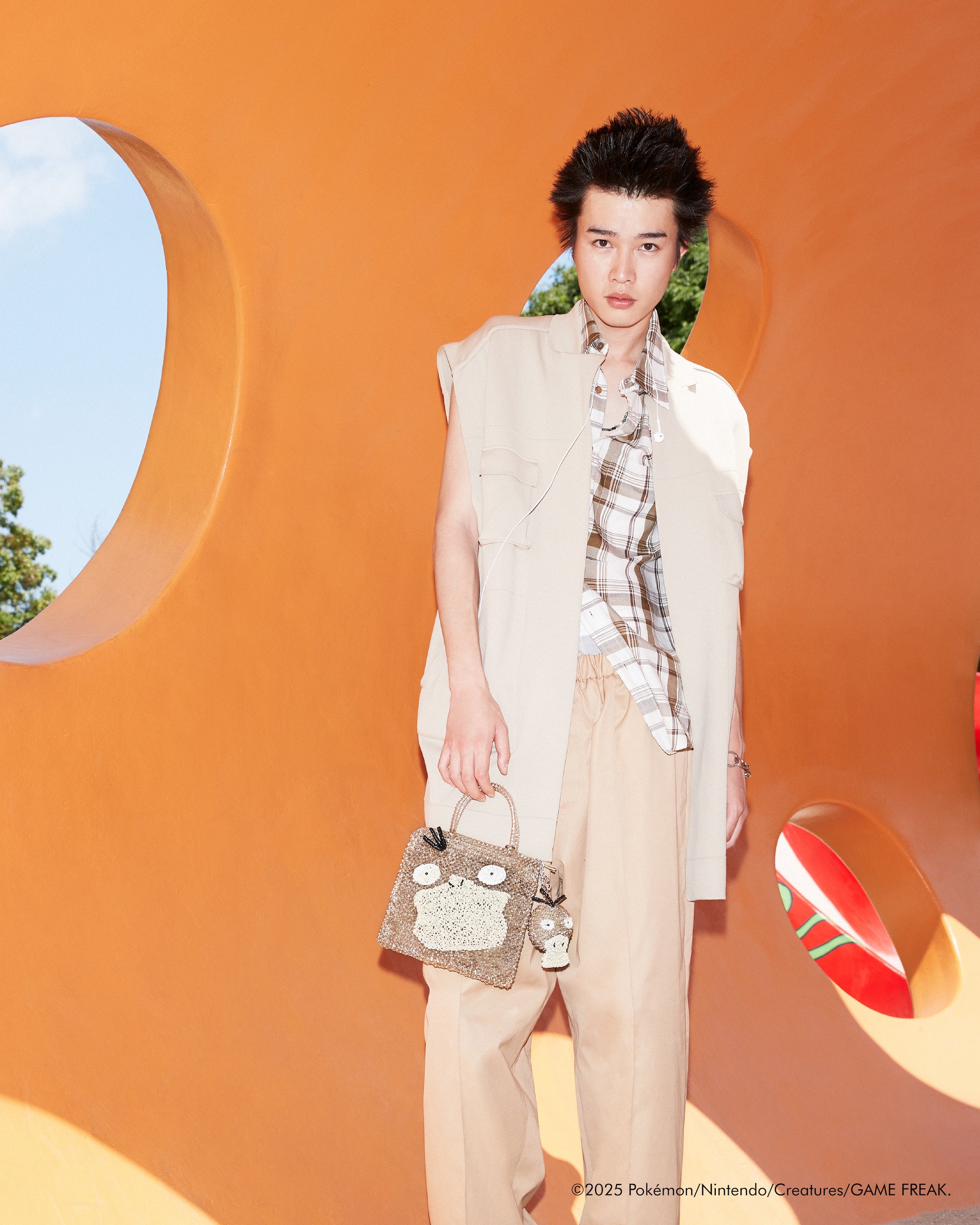 ANTEPRIMA_WIREBAG_POKEMON_PSYDUCK_PB25FPM0MA_STANDARD_Z_Crossbody_gold-silver_PA25FPM2G9_Bag_Charm_gold-silver_model_3